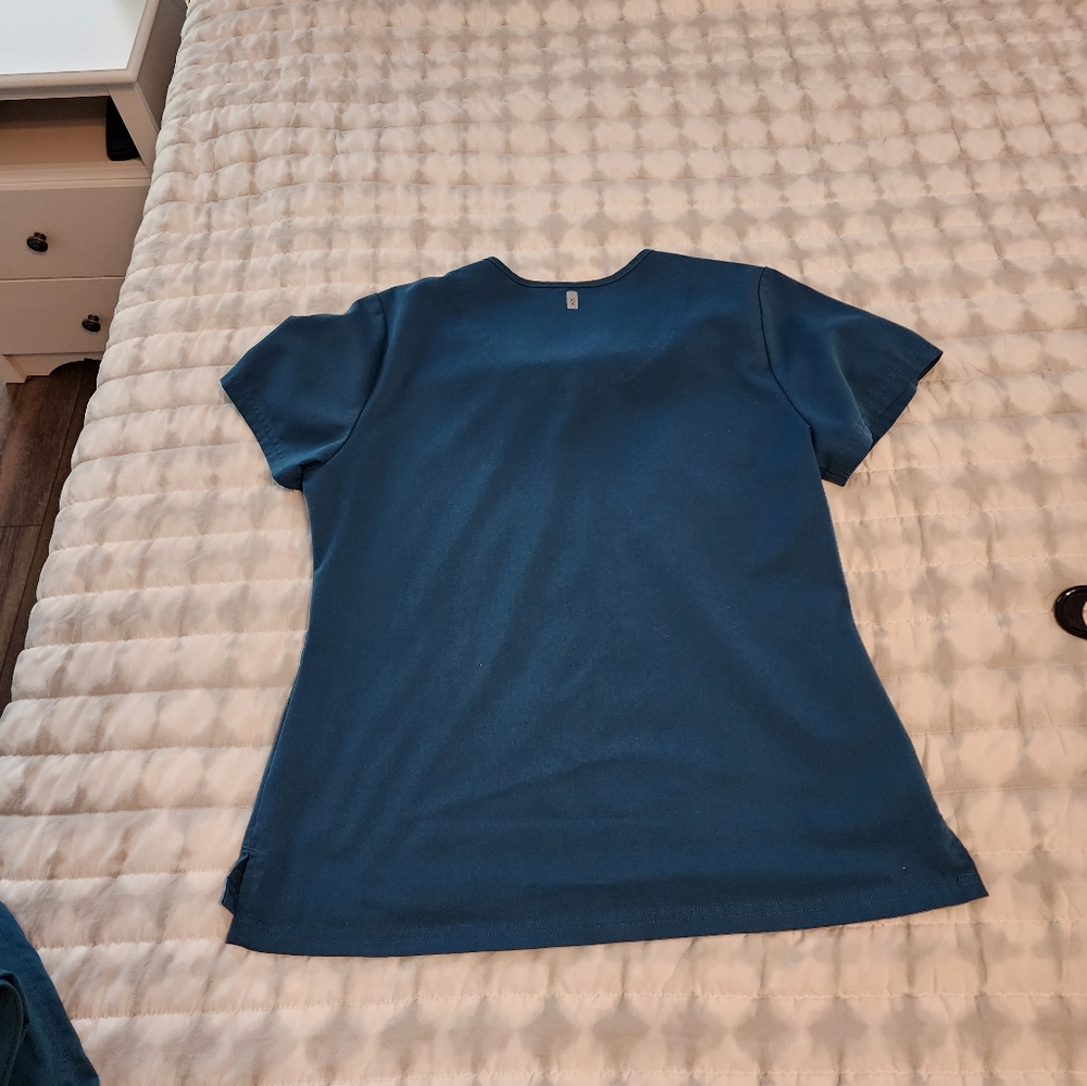 Grey's Anatomy ACTIVE Scrub Set - Picture 3 of 6